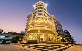 รอยัล พาวีเลียน หัวหิน (SHA Plus+)